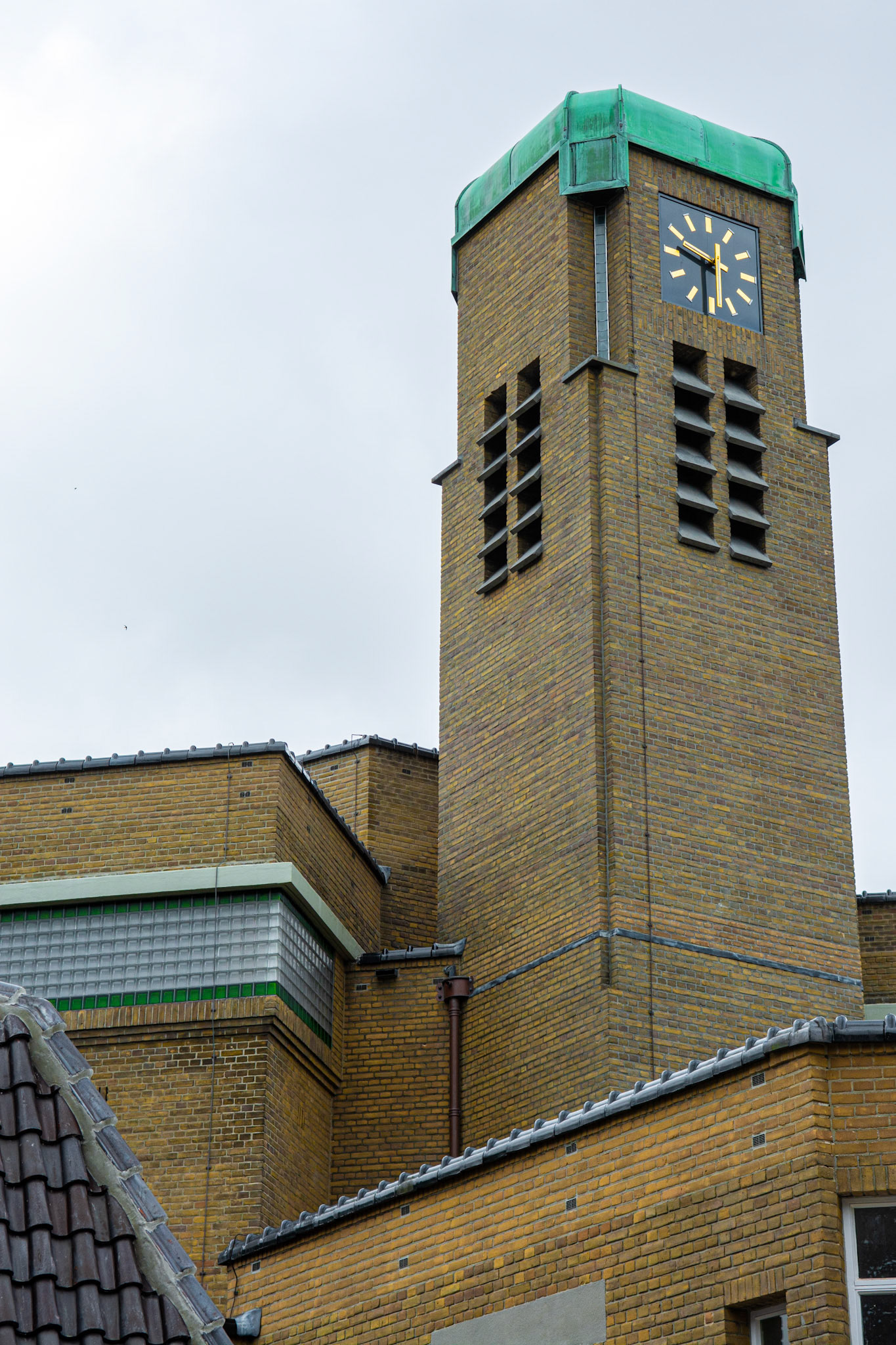 De toren van de Berlagekerk in zorgvliet, ontworpen door Hendrik Petrus Berlage