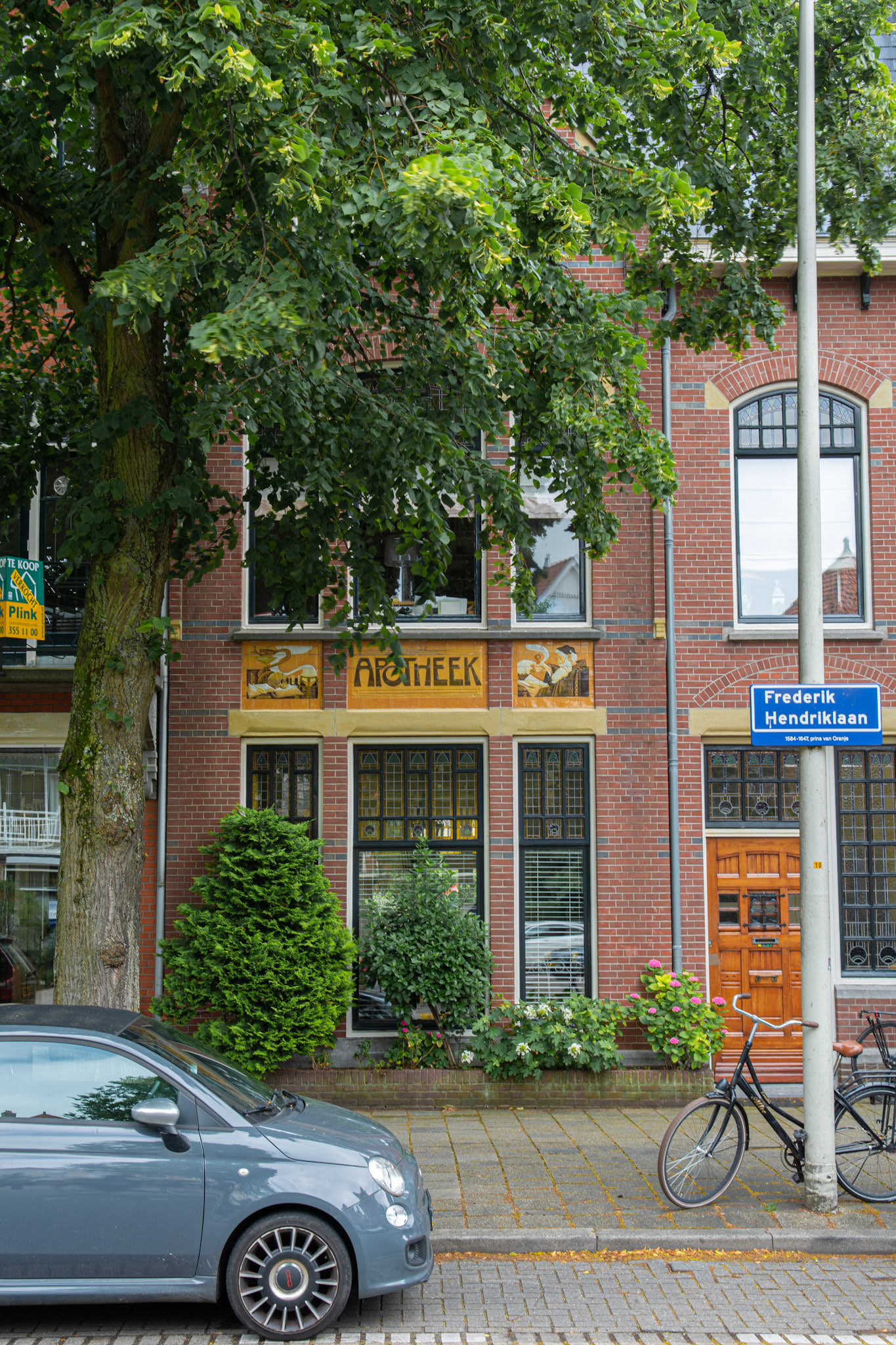 Oude apotheek in het statenkwartie in Den Haag