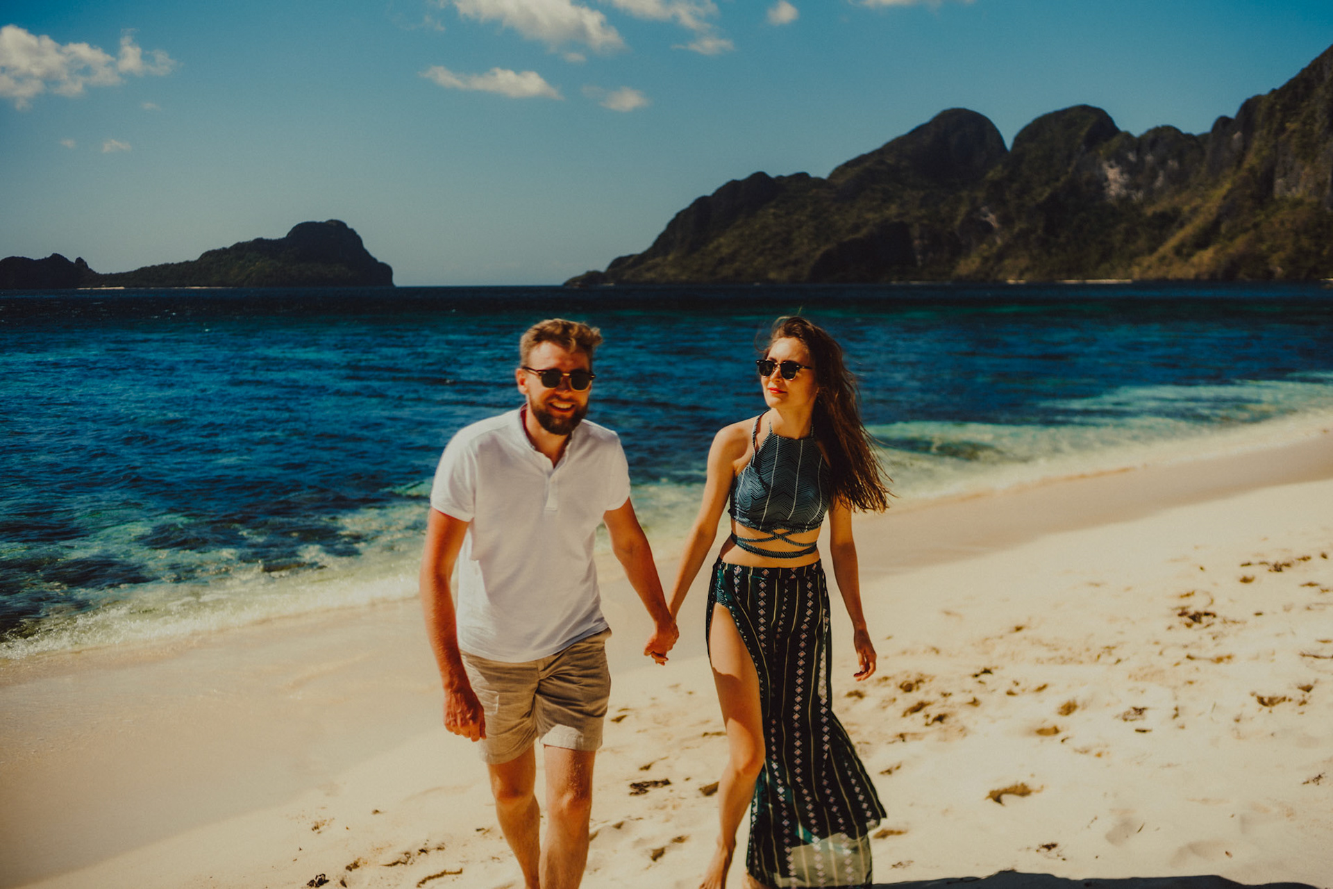 Chill honeymoon portraits on an idyllic tropical beach in El Nido, Palawan, Philippines, Southeast Asia, February 2019, Sony A7III.