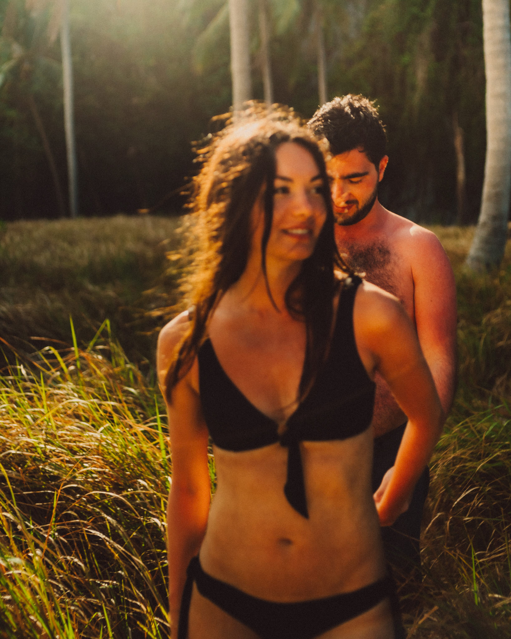 Tropical island vibe couple portraits with palm trees and cogon grass in Pinagbuyutan Island, El Nido, Palawan, Philippines, Southeast Asia, March 2020, Sony A7III.