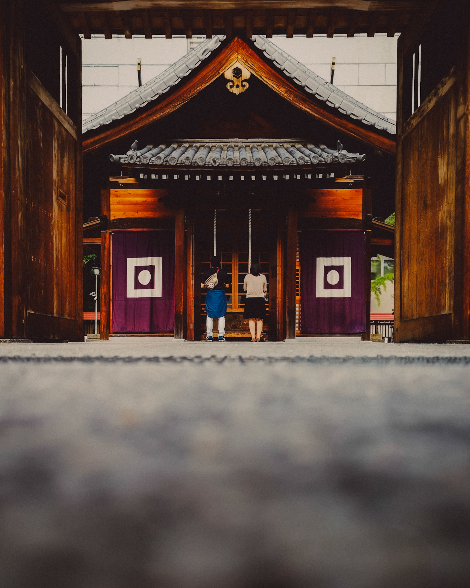 Two people praying outside Kego Shrine in Tenjin, Fukuoka, Japan, October 2018, Huawei P20 Pro.