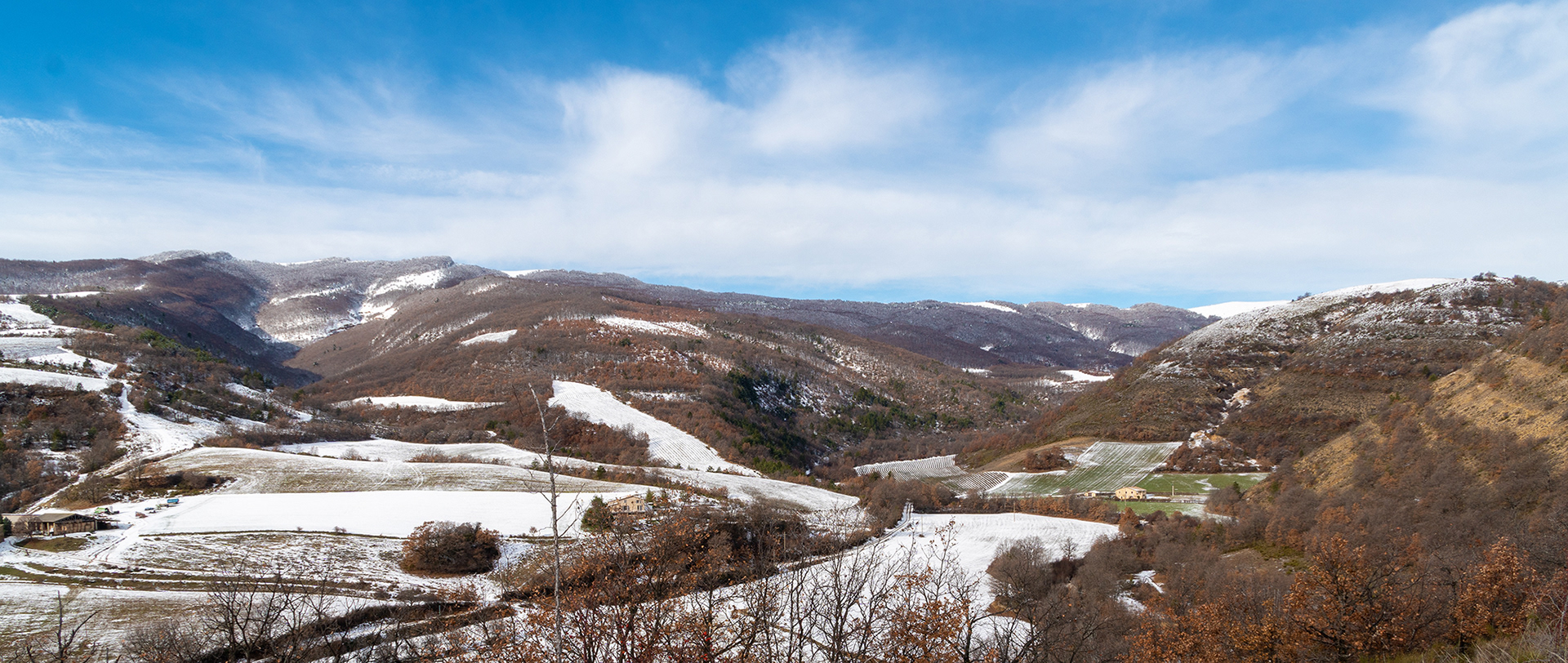 Partie aval du ravin des Graves, ligne de crête de la colline Saint-Joseph à parcourir par la GTPA de Mounis au pied du sommet de Vaumuse