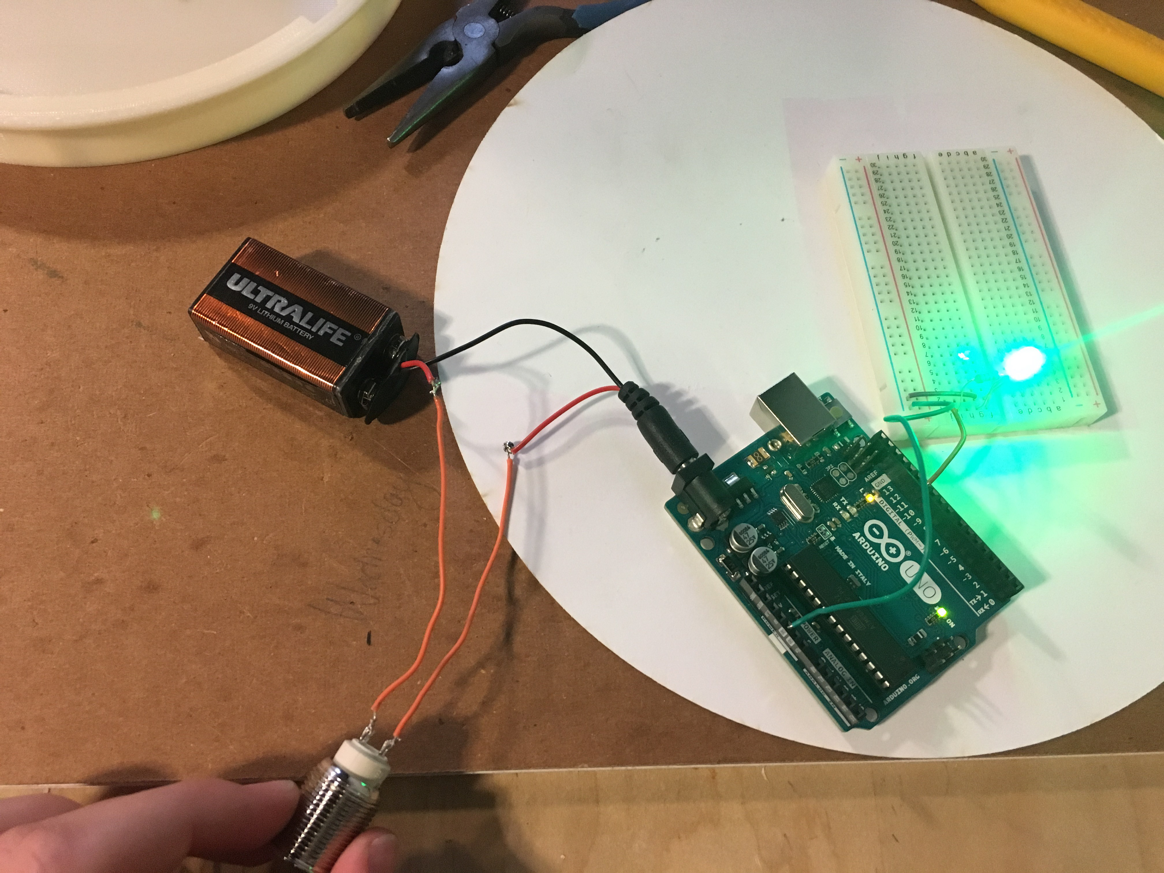 Connecting switch to battery