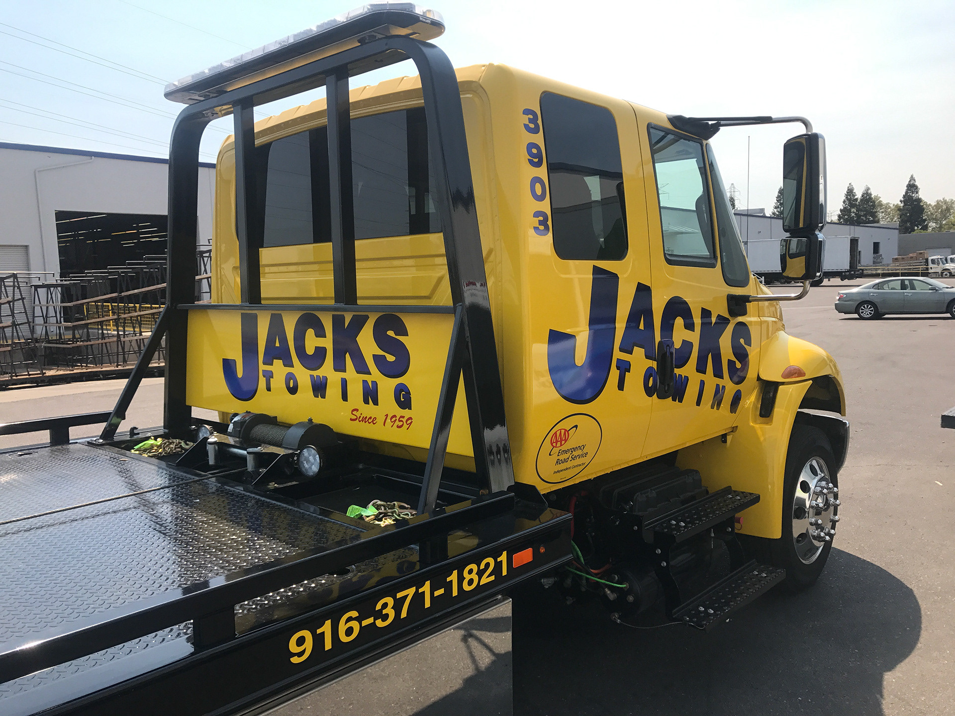 Jack's Towing - Flat Bed Tower