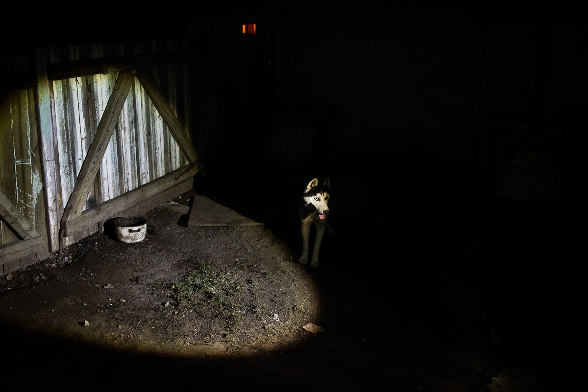 Sans isolation ni eau courante, de nombreux habitants se contentent de l'inconfort de leur maison.