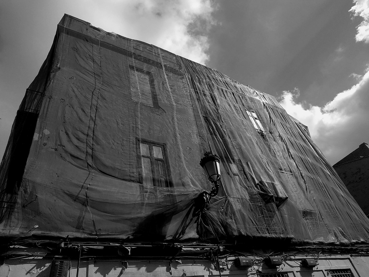 2.12. MARIA GINER CALERO FOTOGRAFIA PATRAIX, VALÈNCIA, 2020 La casa on vivia la meua àvia de menuda. TELÈFON MÒBIL EDITADA AMB PHOTOSHOP