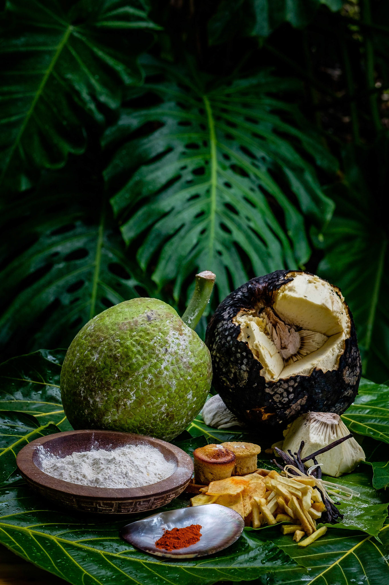 Uru Factory. Les produits issus de la farine de Uru (sans gluten) ‡ la conquÍte du marchÈ europÈen. Travail de packshot "terroir" par Tahiti Zoom. On espËre une petite escapade locale de Petitrenaud, le cÈlËbre chroniqueur culinaire.