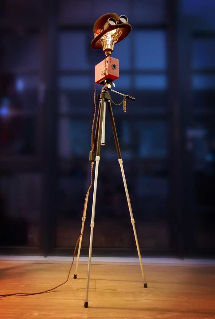 Telescopic tripod lamp