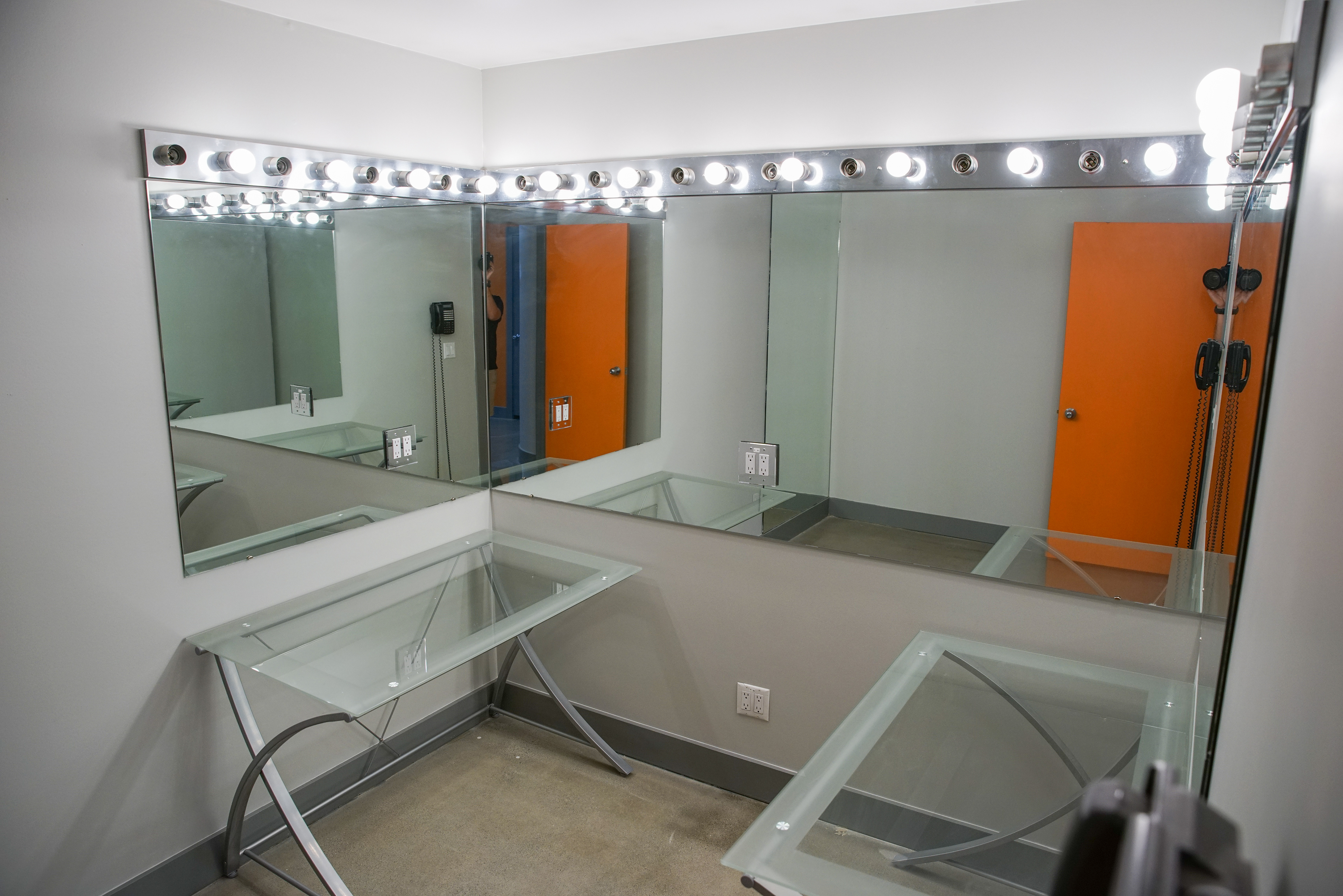 Dressing Room/Makeup