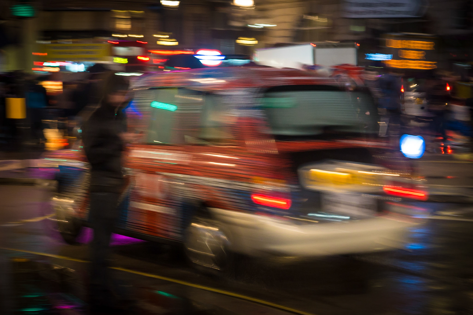 Abendverkehr mit Taxi in London
