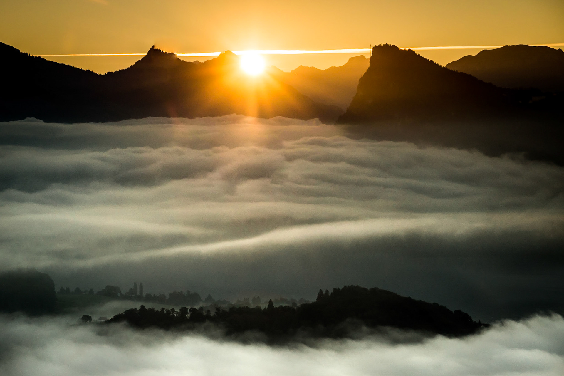 Sonnenaufgang über dem Vierwaldstätter See (Schweiz)