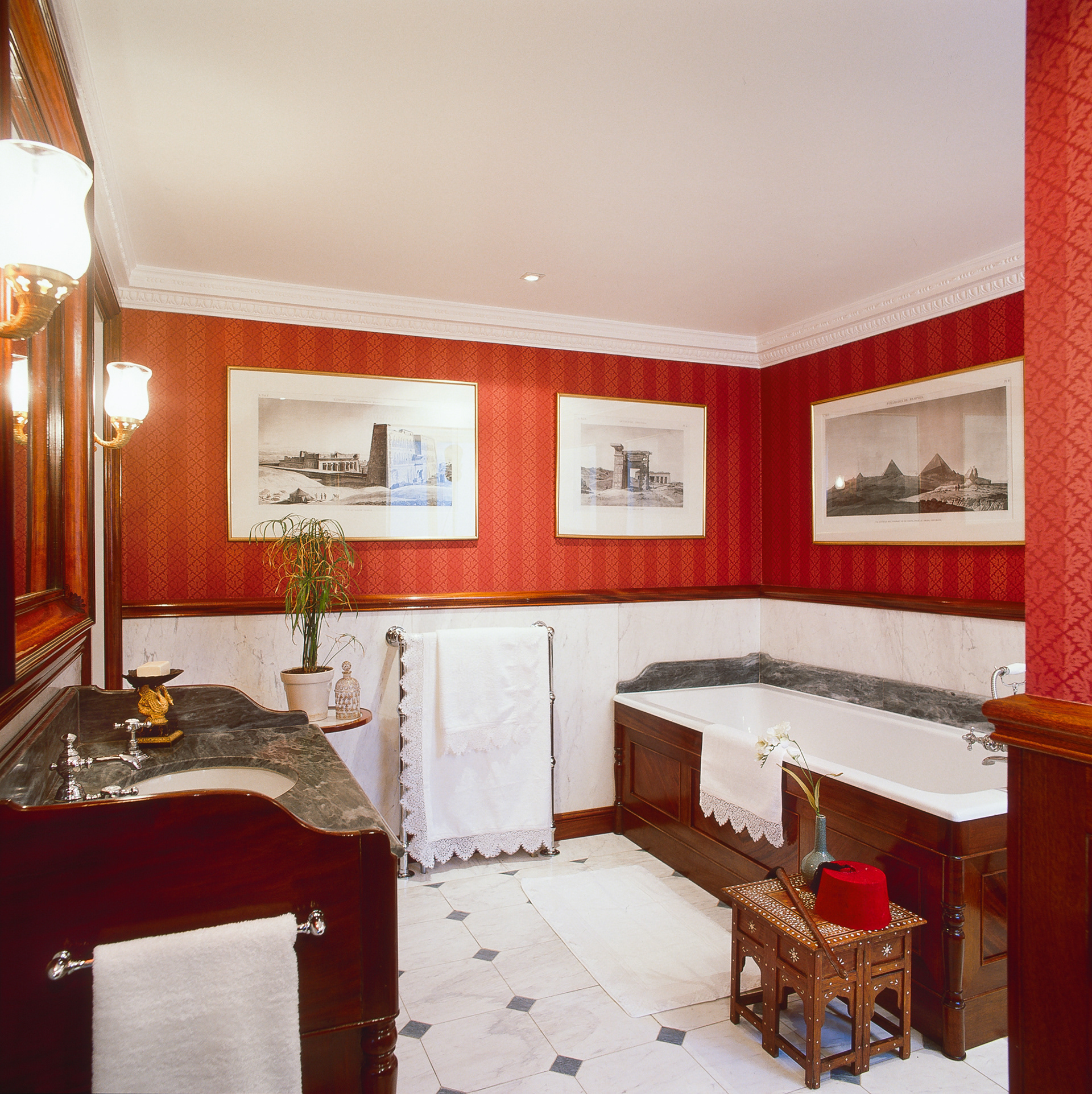 Photo of Mayfair boutique hotel bathroom, London, by Gerald Lopez