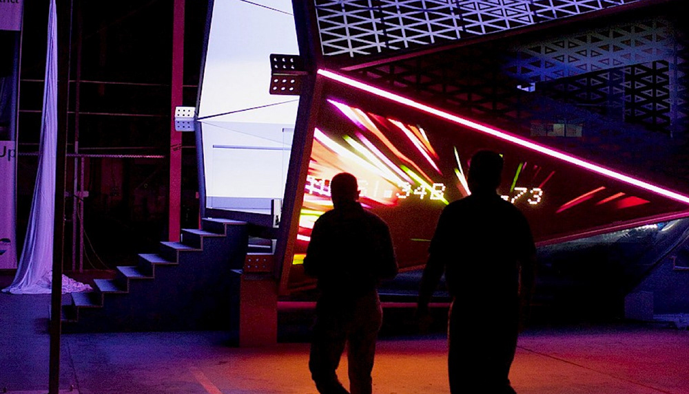 On-site demo of Skywalk prototype in Dubai. (Photo: StandardVision)