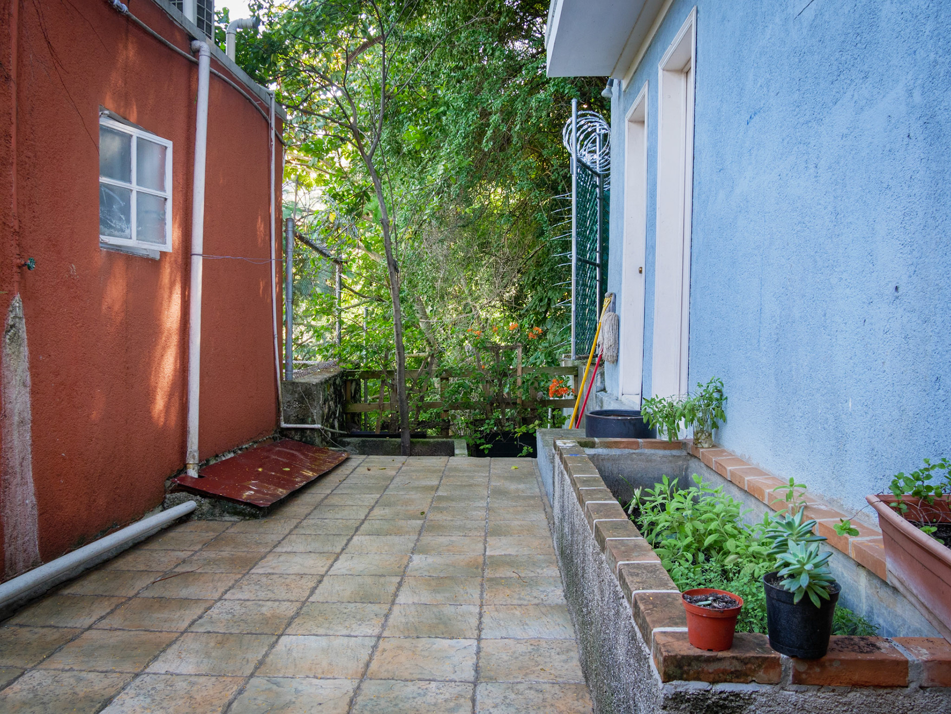 Seconde terrasse, accès à la chambre de bonne