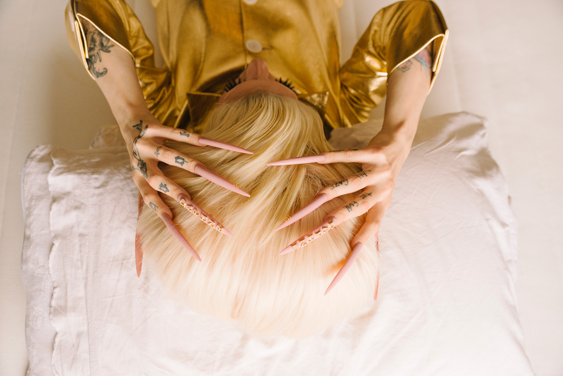 ©Clotilde Petrosino - Daphne in Total Look Prada