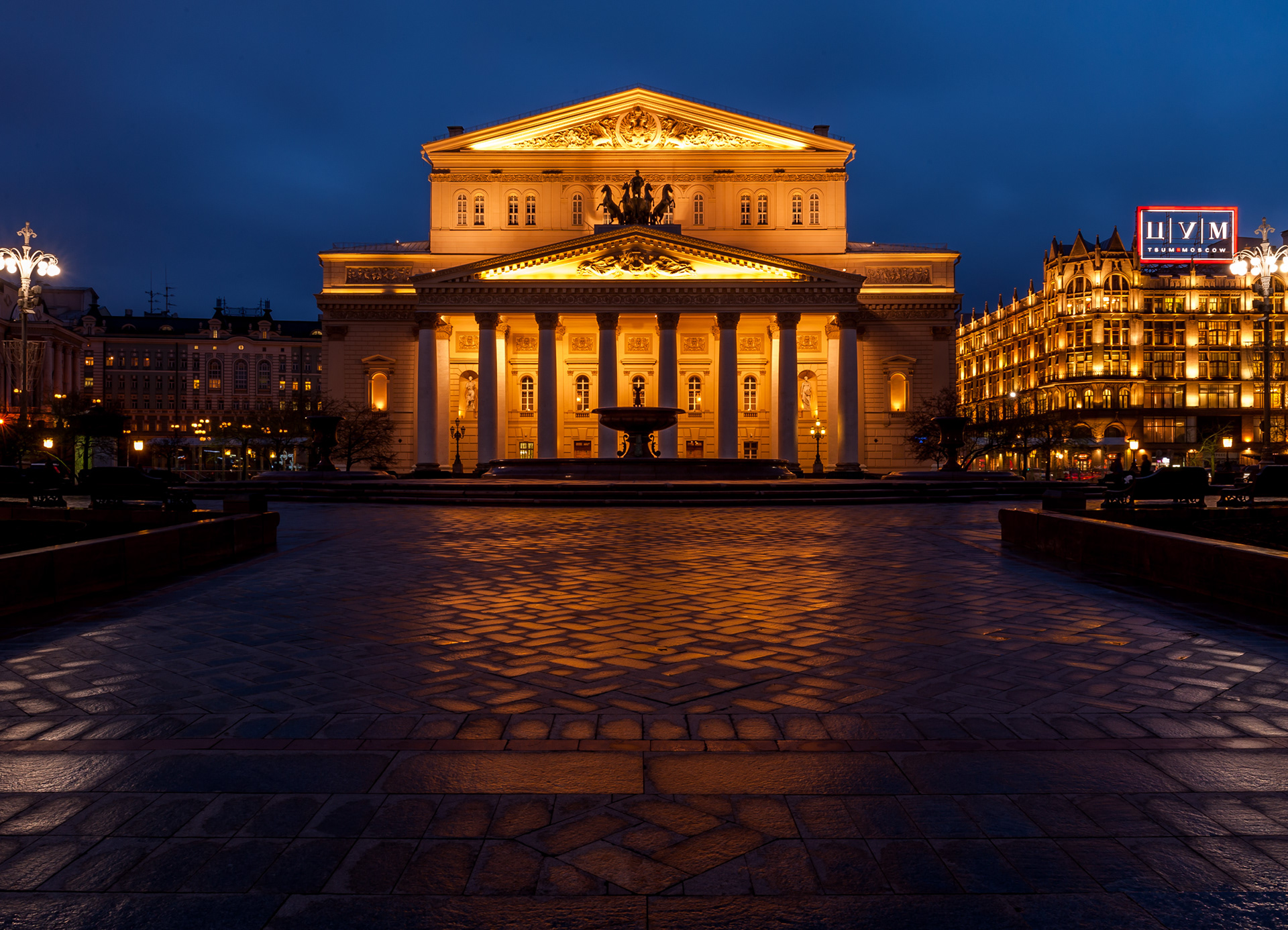 здания театров москвы