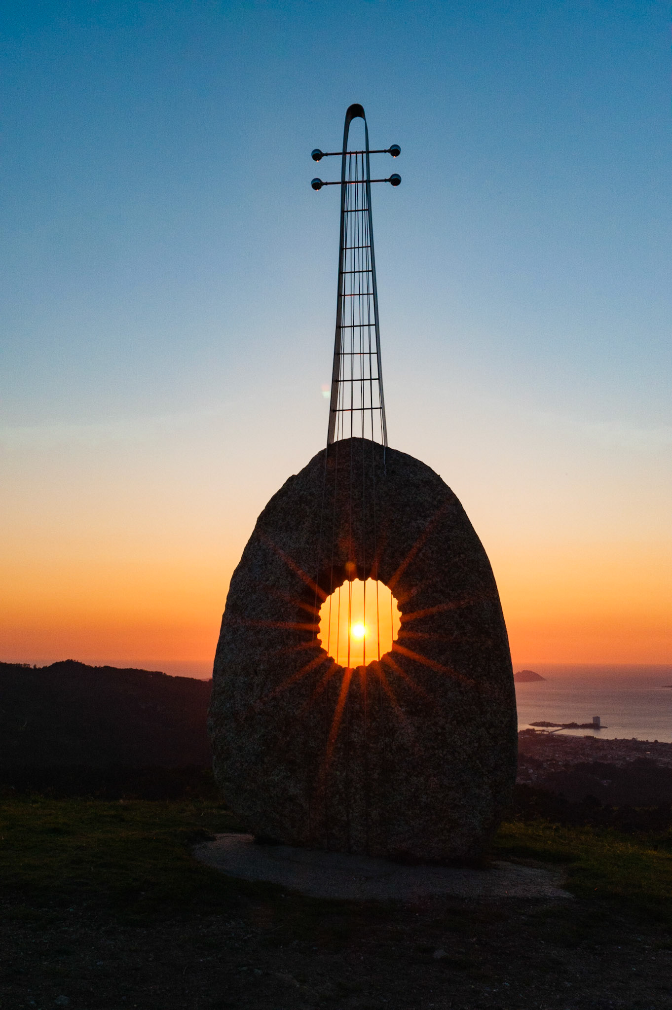 El Sol toca el Violín