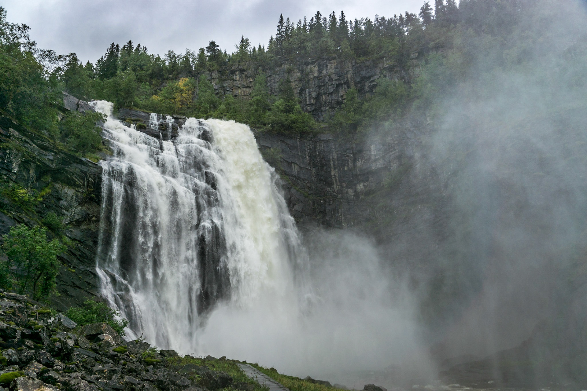 Sony ILCA-77M2 | DT 16-50mm F2.8 SSM @ ISO 100 | 16 mm | f/4 | 1/200 s