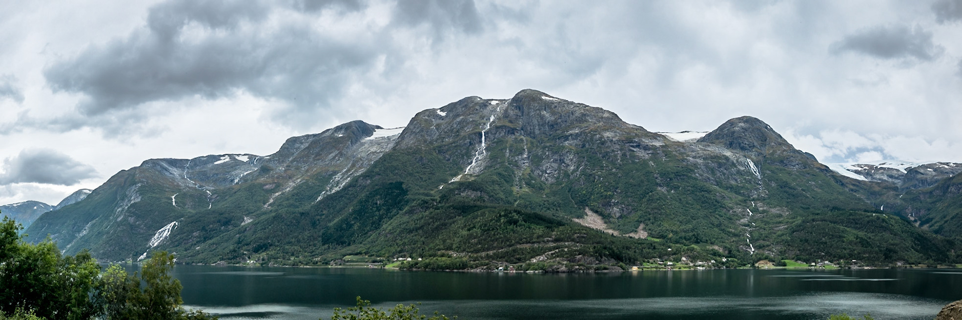 Apple iPhone 8 @ ISO 25 | 3.99 mm | f/1.8 | 1/6900 s