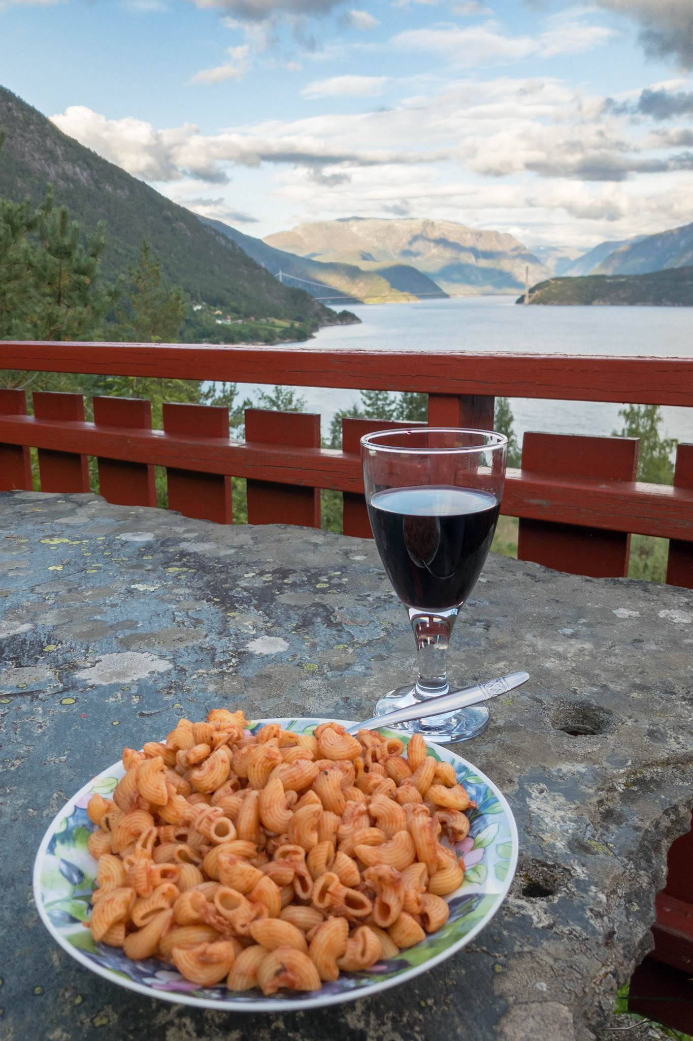 Apple iPhone 8 @ ISO 20 | 3.99 mm | f/1.8 | 1/2200 s