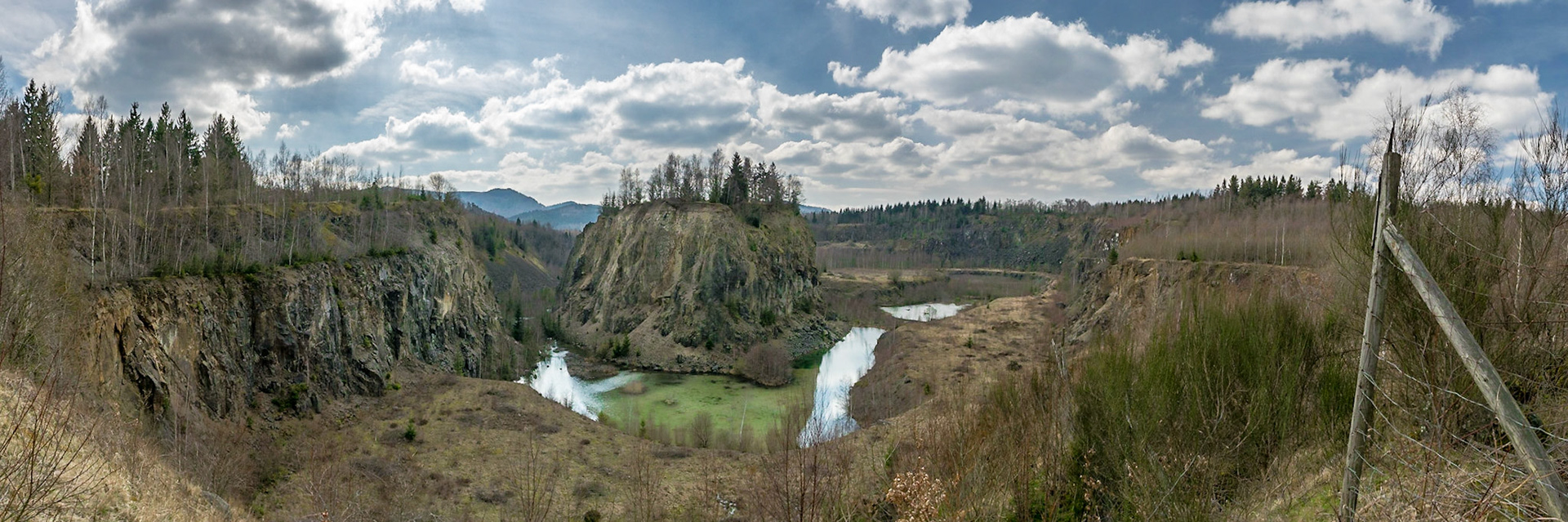 Sony ILCA-77M2 | DT 16-50mm F2.8 SSM @ ISO 100 | 16 mm | f/8 | 1/100 s