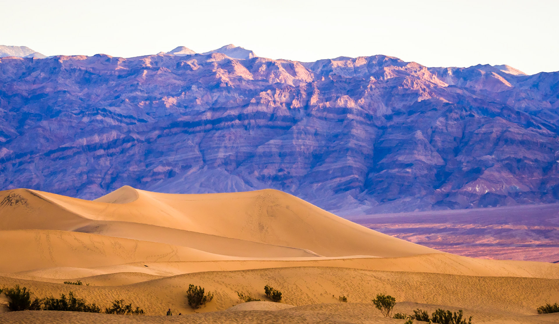 Sand dune at Mesquite Flat with the Panamint Mountains