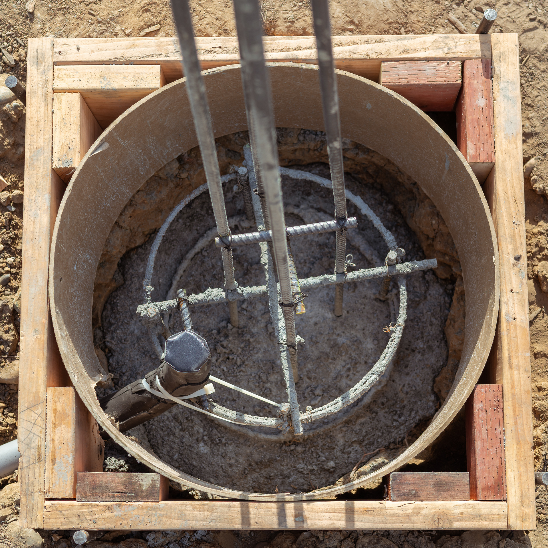 Conduit pipe centered