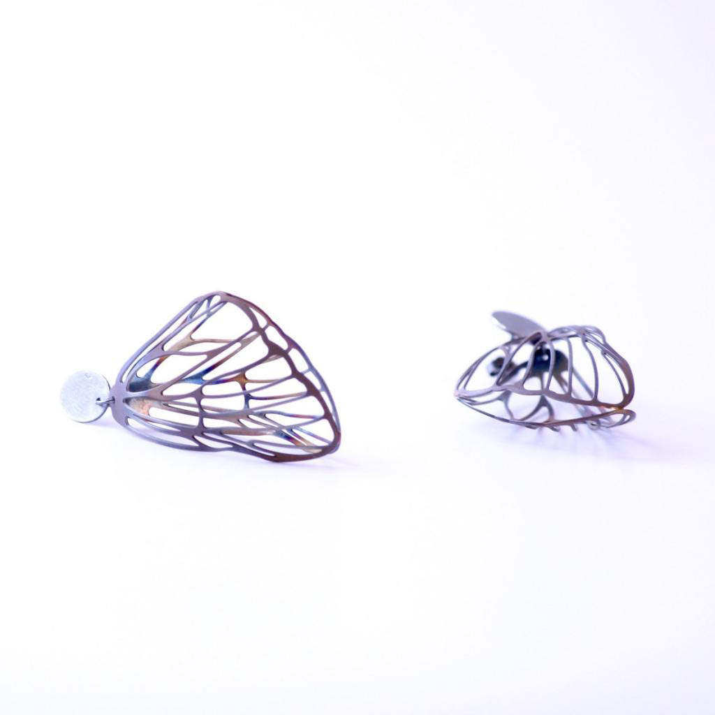 Boucles d'oreilles 'PAPILIO' finitions argent - 112€ petit modèle & 137€ grand modèle (Existent également en finitions acier) Ref. AV-BOPA