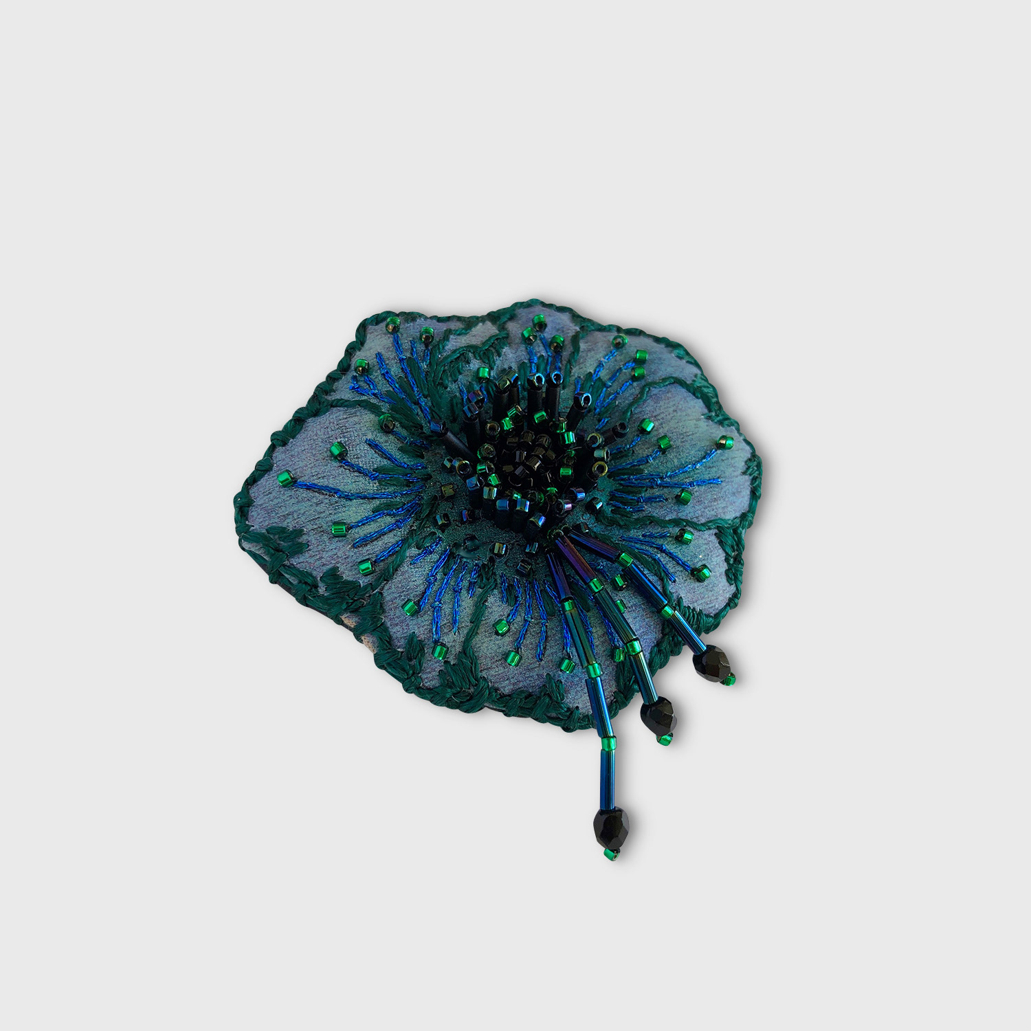 Broche Anémone brodée - 139€