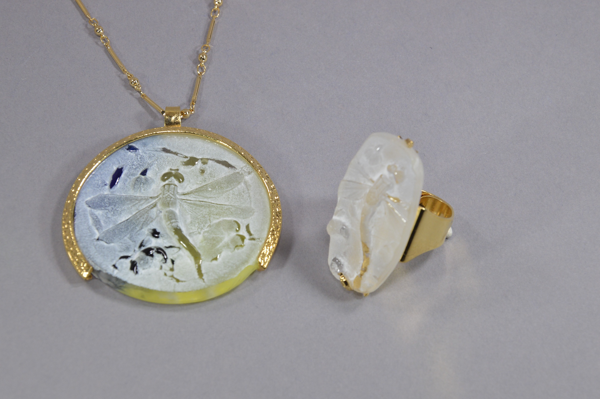 Collier corde libellule jaune/bleu - 125€ / Bague dentelle libellule - 100€