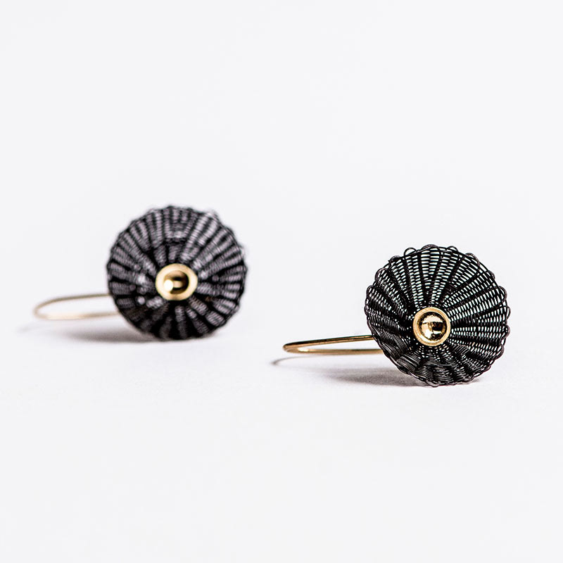 Boucles d'oreilles Flores petit modèle, noir, crin de cheval - 109€