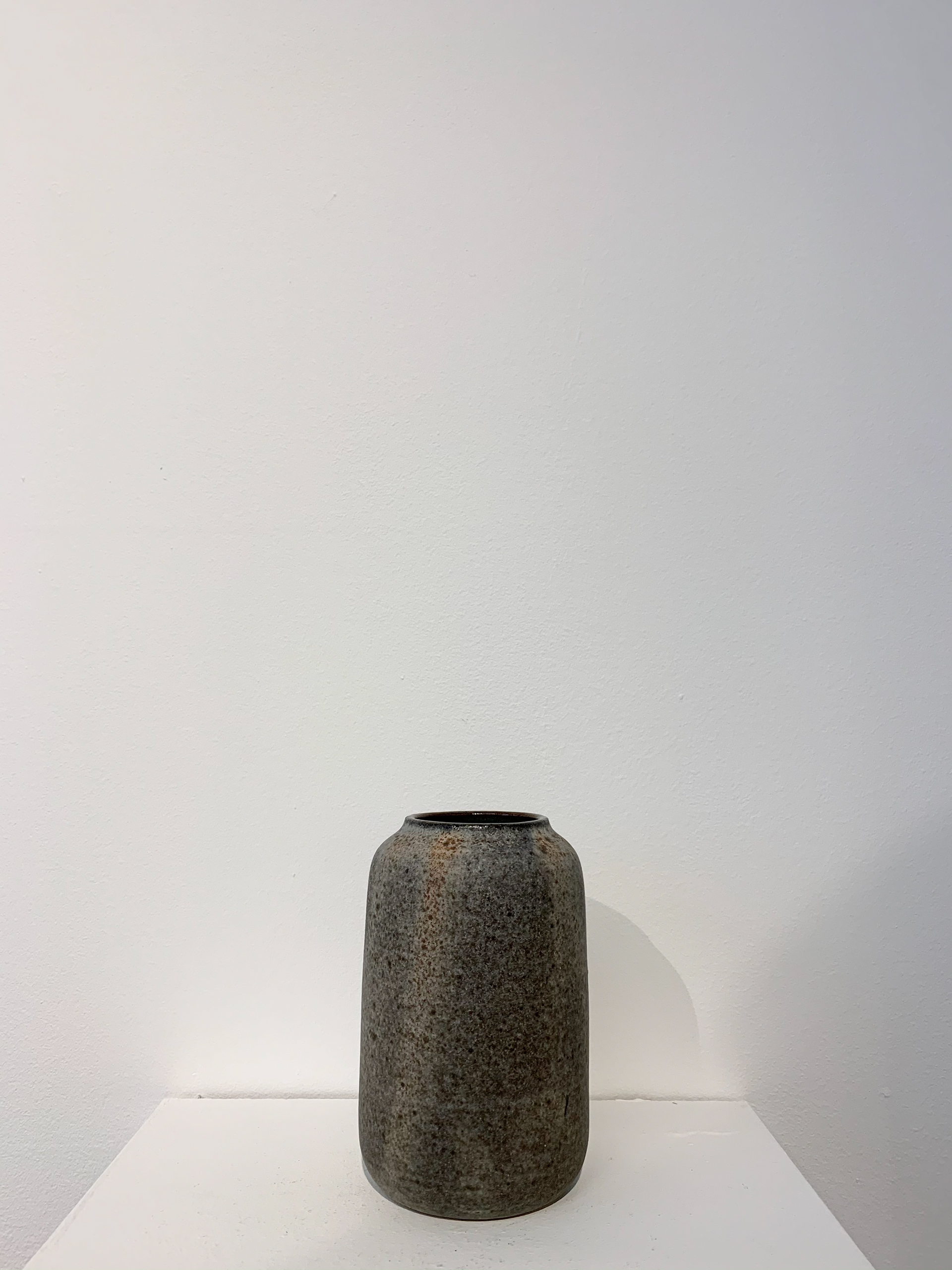 Vase brun - Grès - 15,5 x 9 cm - 70€