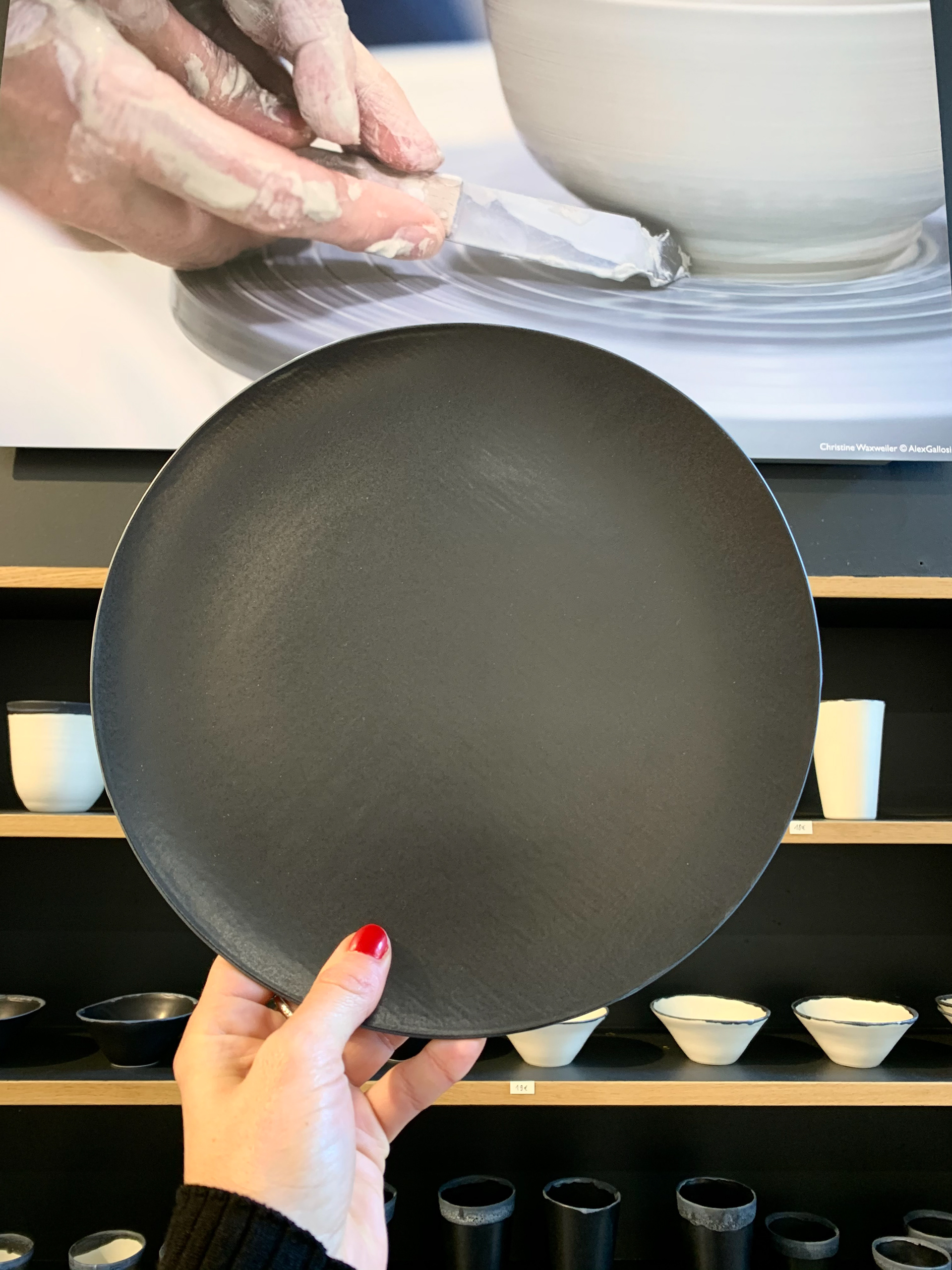 Assiette plate porcelaine noire + liseré - 34€