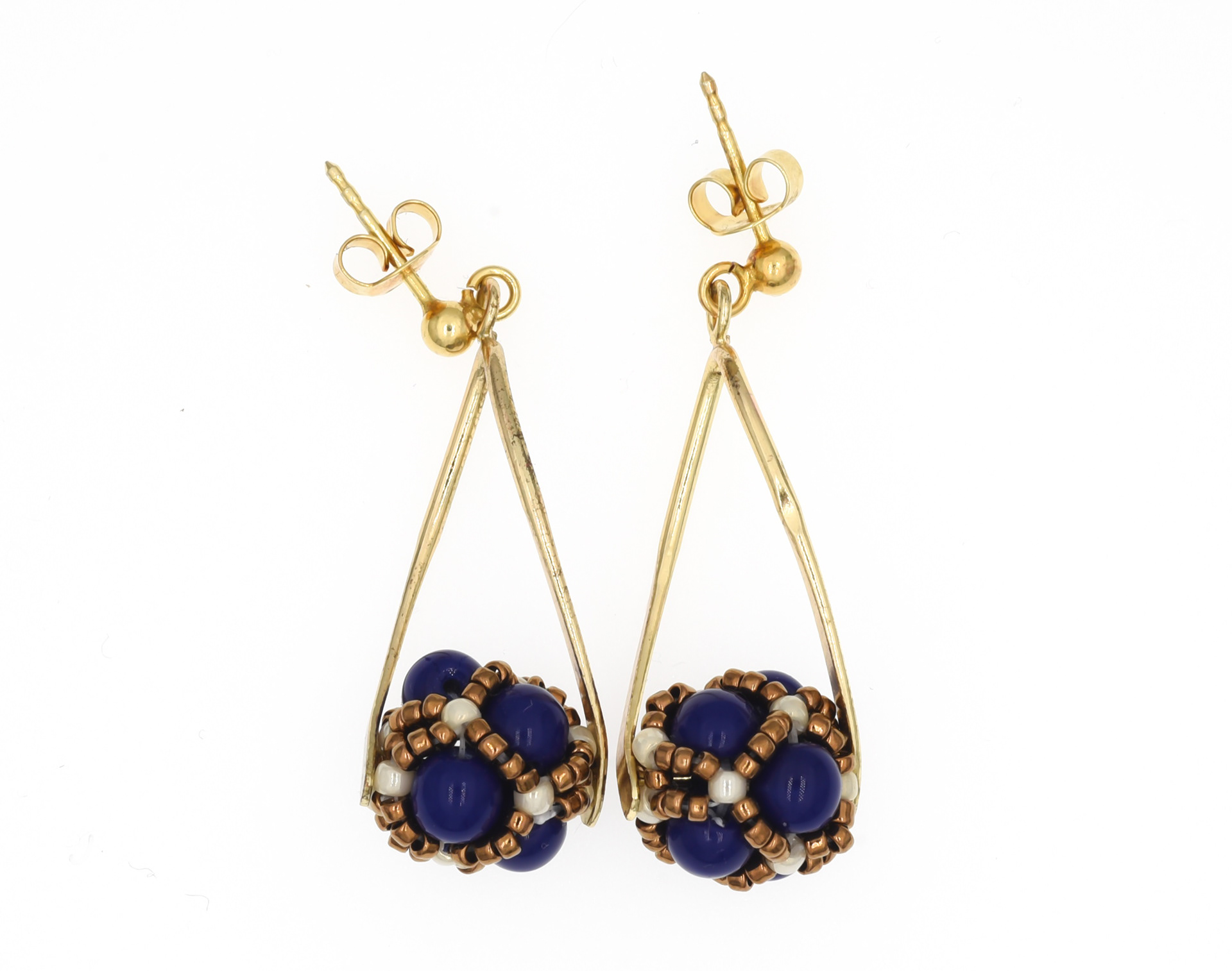 Boucles d'oreilles 'Tourbillon' perles en verre tissées à la main montées sur argent plaqué or - 42€ (Lapis) Ref. FB-BOTO