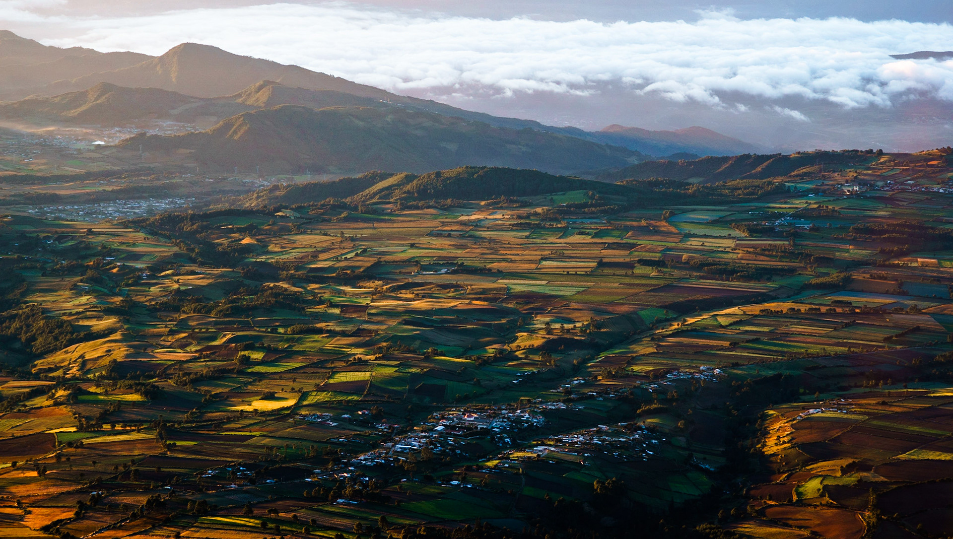 Mexiko, Pico de Orizaba - Felder am Fuße des Berges