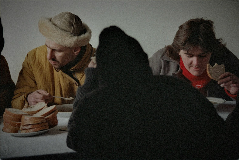 9.02.99 WARSZAWA - OTWARCIE JADLODAJNI DLA BEZDOMNYCH        JP - 4436/22