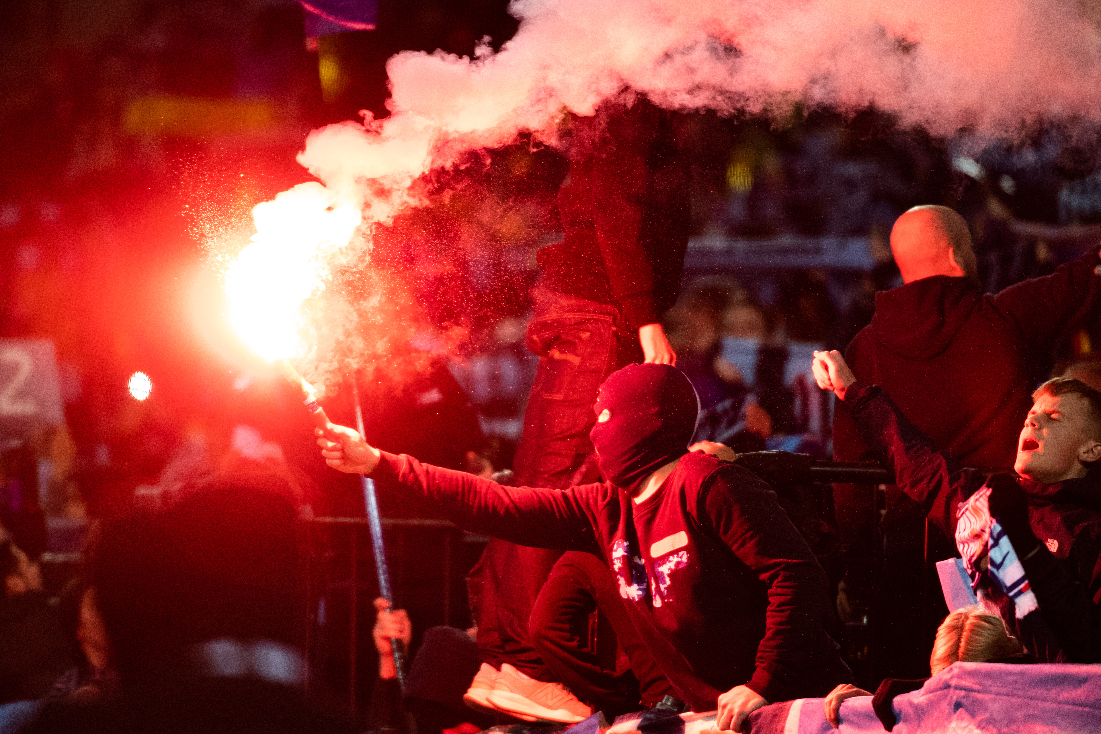 Djurgårdens klack firar segern i måndagen fotbollsmatch i Allsvenskan mellan Djurgårdens IF och Örebro på Tele2 Arena.