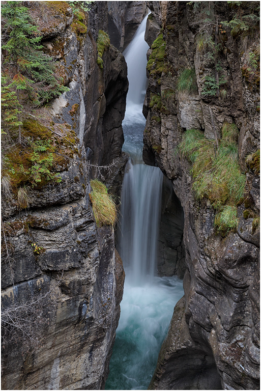 Falling water, Maligne Canyon, Jasper NP, Alberta