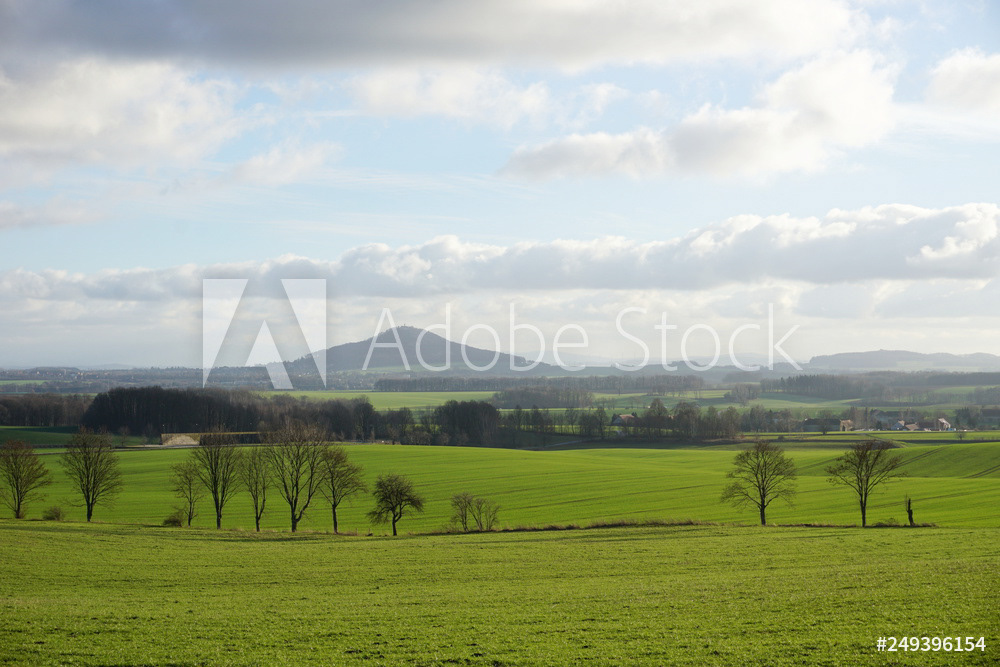 Ausblick auf die Landeskrone vom Limasberg in Königshain