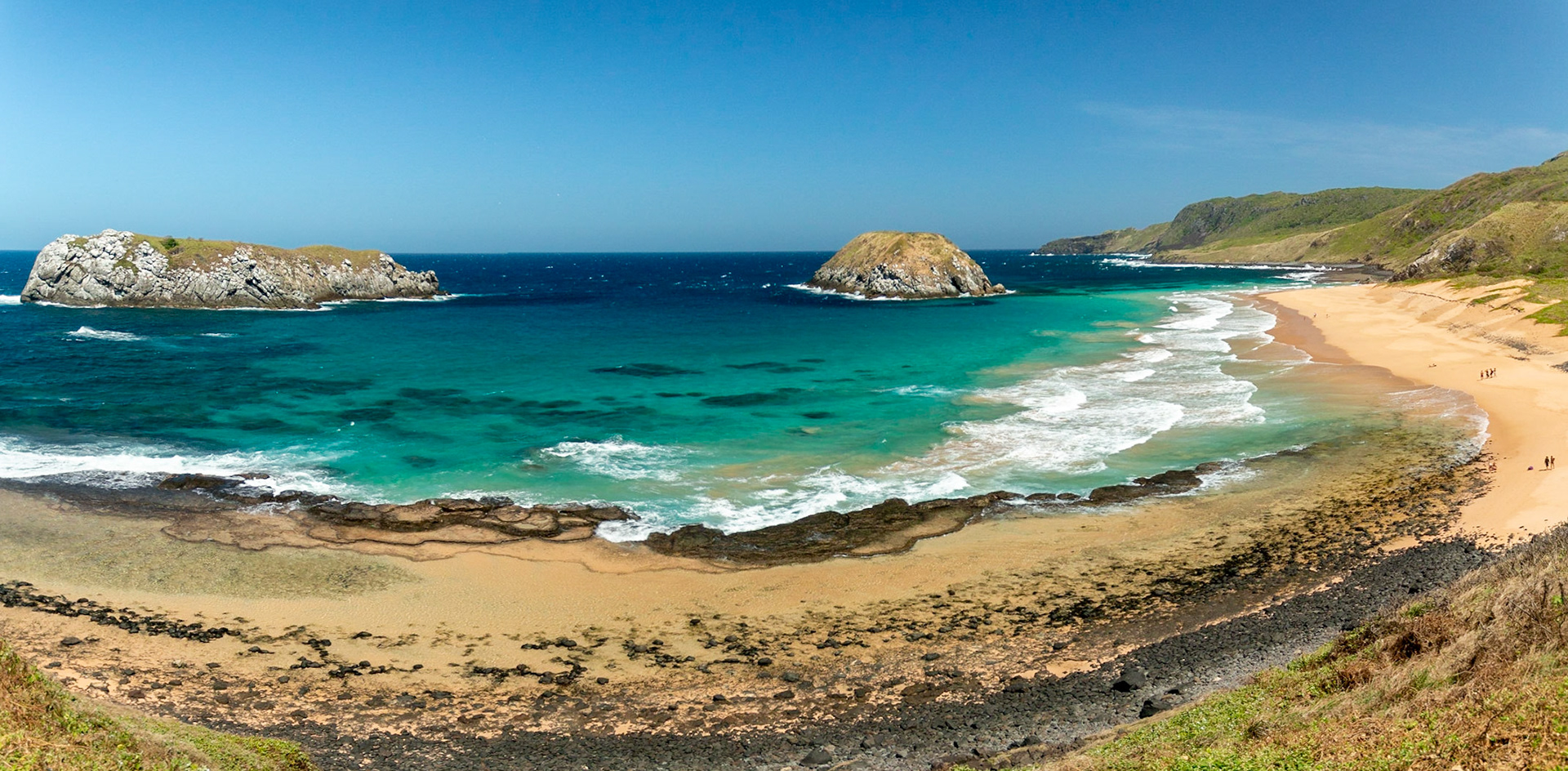 Ref. 2667 - Vista completa da Praia do Leão - Fernando de Noronha, 2016.