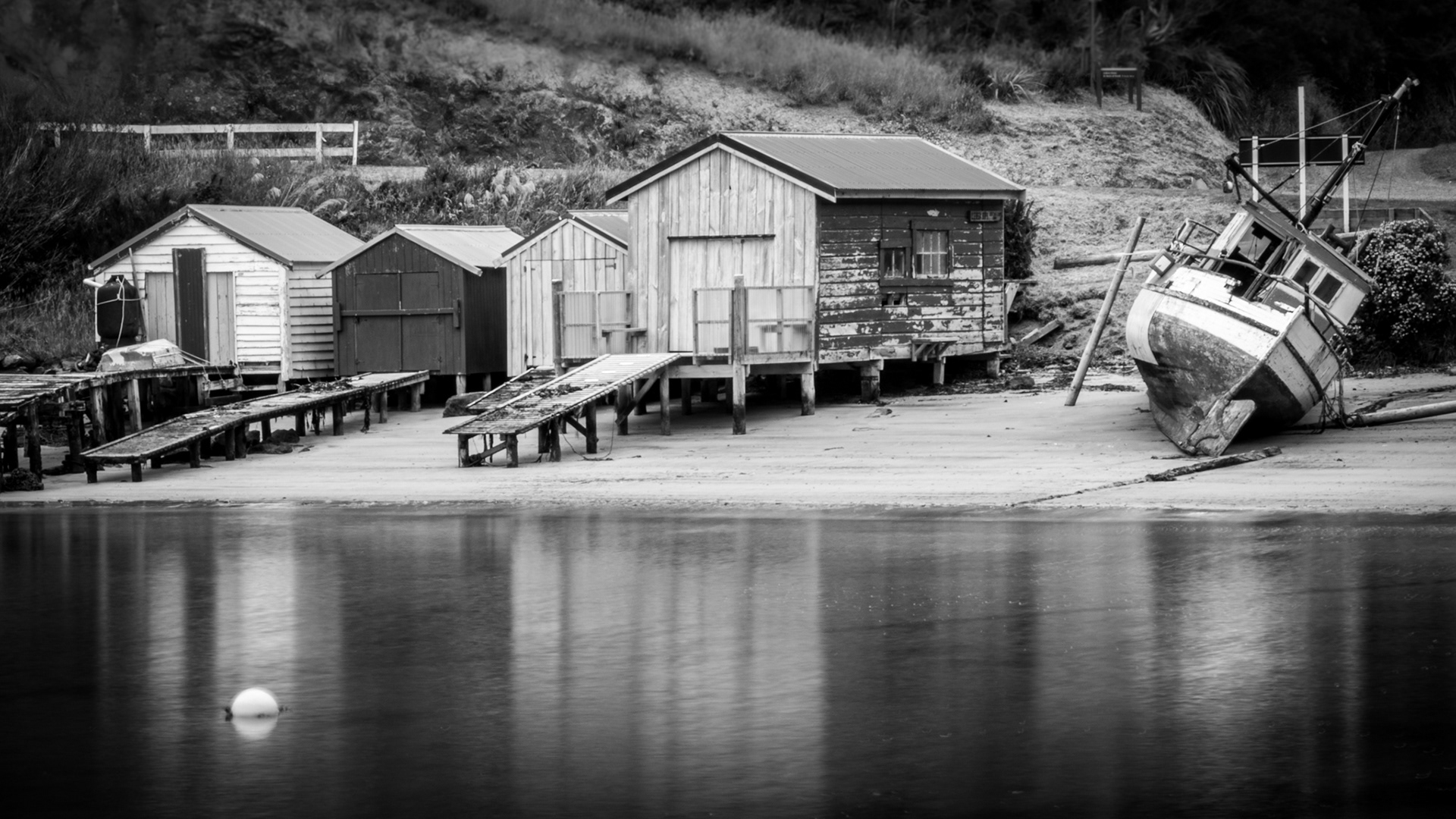 RAKIURA BOATSHEDS BW
