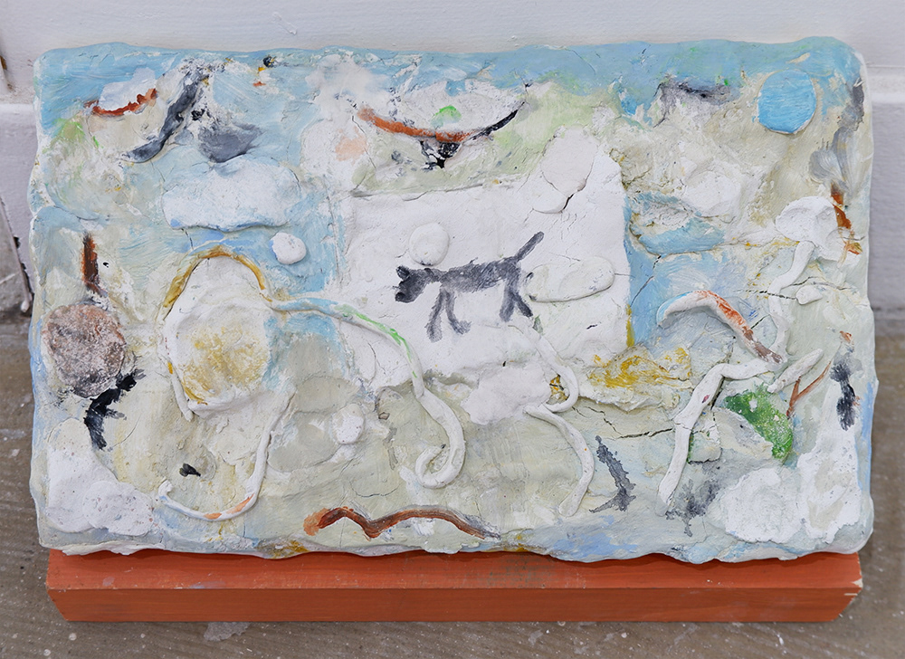 No.17 / title : 無題 / artist : 田内 泰生 / medium : パネル、粘土、油彩 / year : 2020 / size : W280×H170×D30mm / price : ¥15,000-