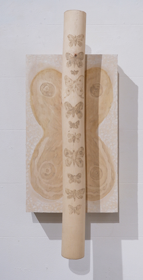 No.22 / title : メ / artist : 城 蛍 / medium : 木、油彩、水干絵具 / year : 2020 / size : W160×H400×D85mm / SOLD OUT