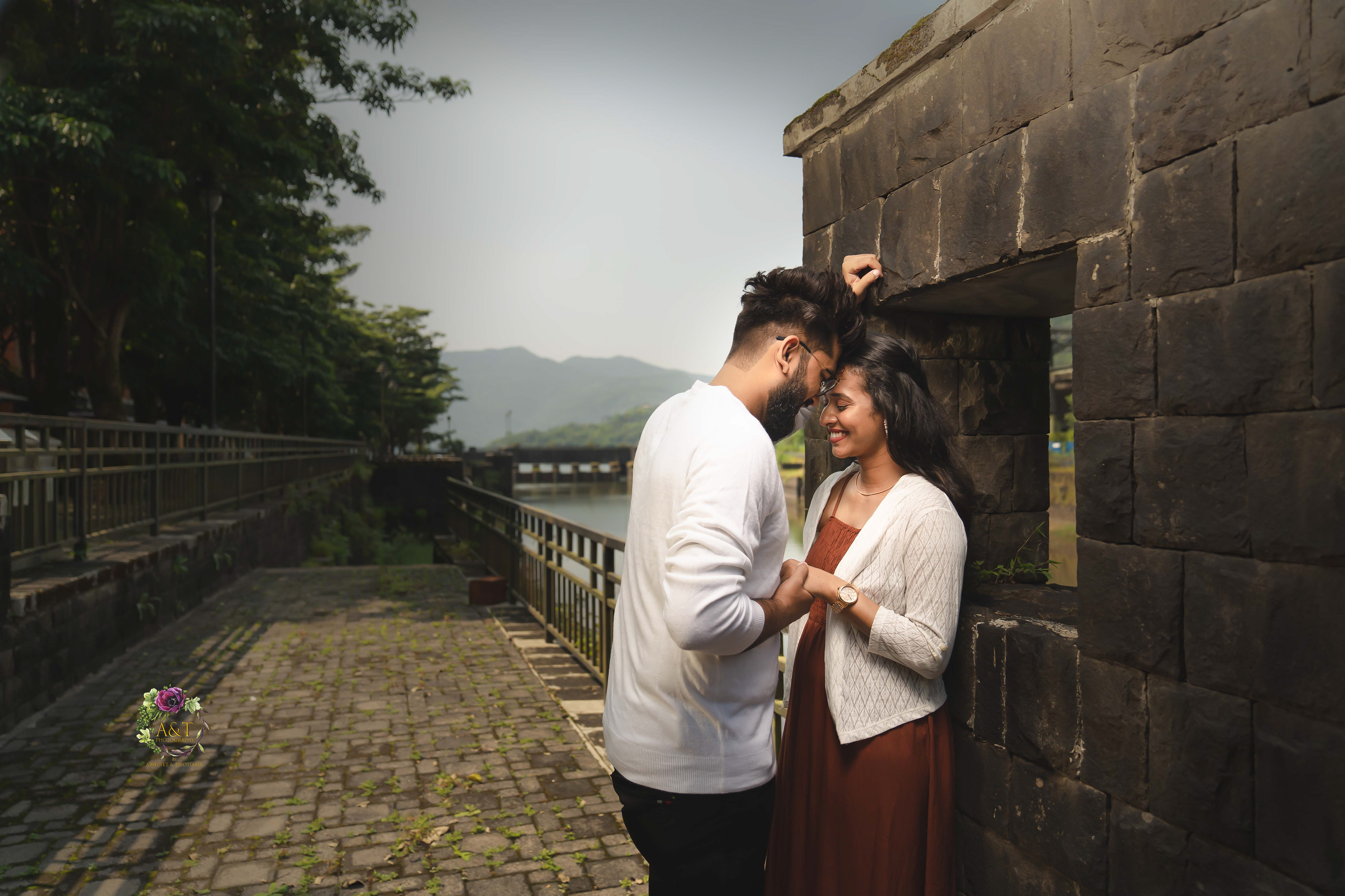 Abhinav & Diya's Cozy Prewedding Shoot at Lavasa City
