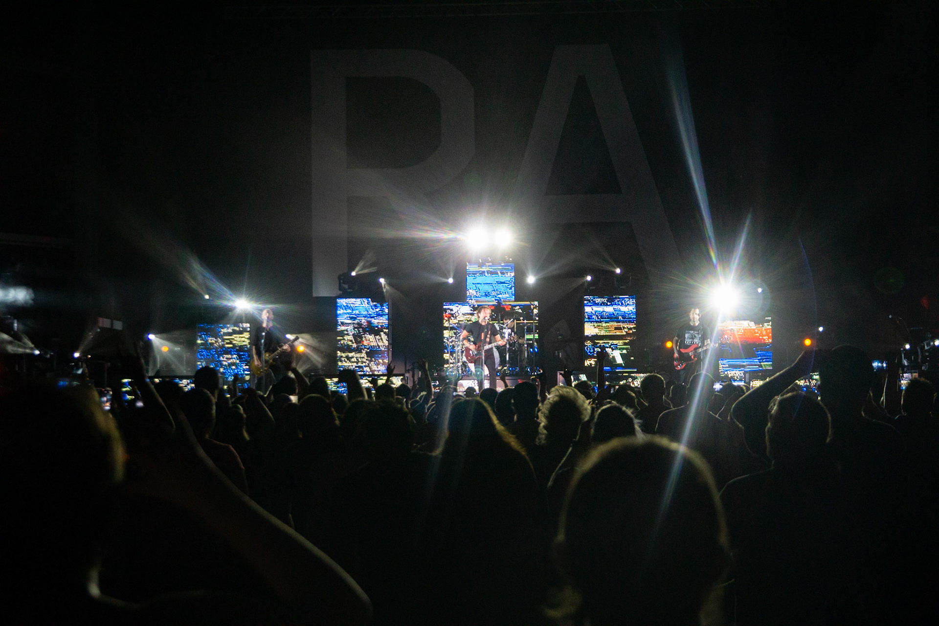 RISE AGAINST