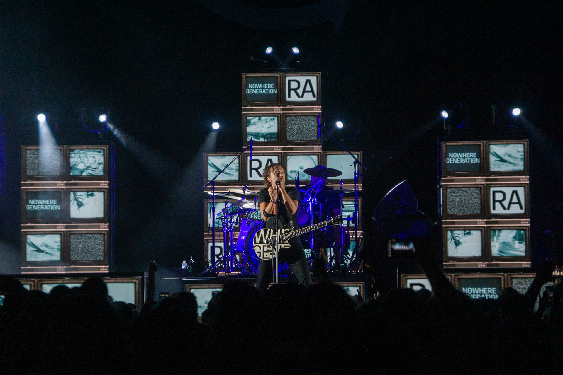 RISE AGAINST