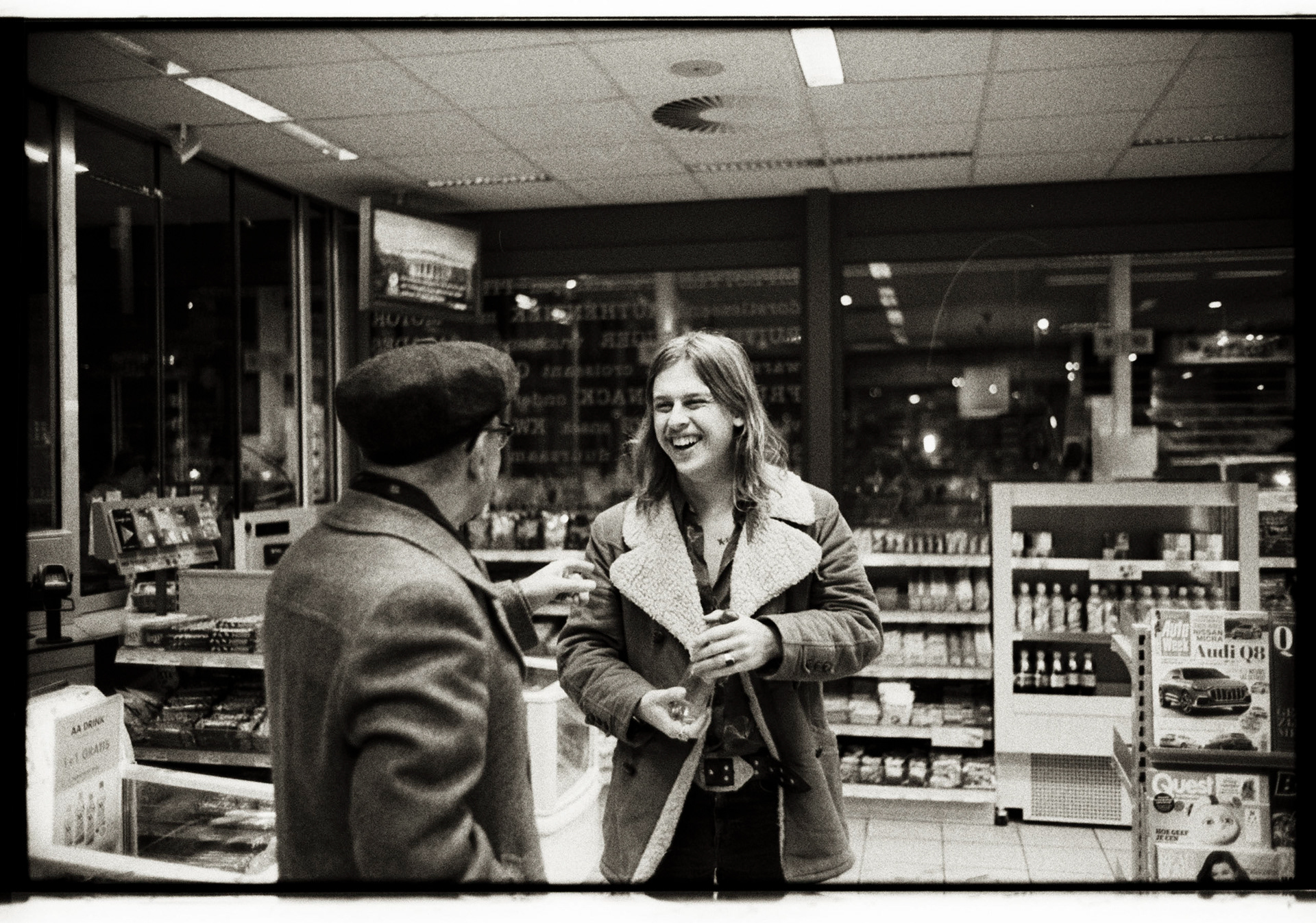 04.30 - Mischa with Pablo van de Poel from DeWolff at a tankstation