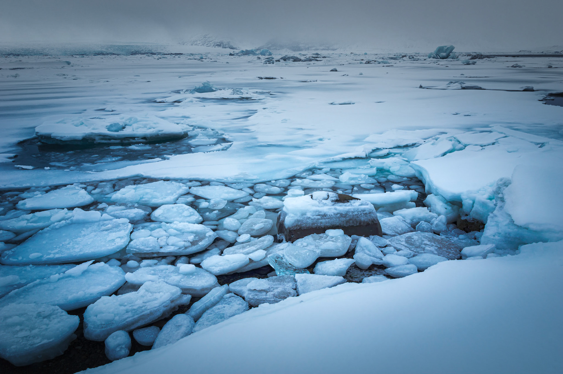 Ice in the glacial lagoon of Jökulsárlón.VatnajökulsþjóðgarðurAusturland, IcelandFebruary 10, 2016Pentax K-3, Sigma 18-250mm f/3.5-6.3 DC OS HSMISO 100 18 mm  ⅛ sec at ƒ / 14