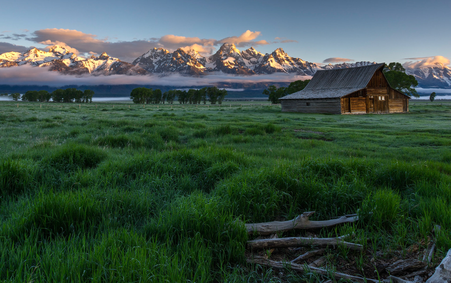 The Thomas Alma Moulton barn on Mormon Row.Grand Teton National Park15 June 2014PENTAX K-3, Sigma 18-250mm f/3.5-6.3 DC OS HSMISO 100 18 mm  ⅕ sec at ƒ / 14Prints of my work are available from my website at http://www.fingolfinphoto.comFollow me on Facebook at http://www.facebook.com/fingolfinphoto or http://www.facebook.com/pesterleAlso, http://500px.com/pesterle   http://www.flickr.com/photos/fingolfinphoto