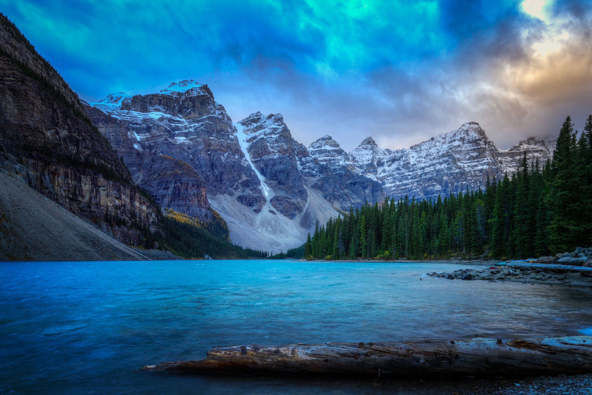 Banff National ParkAlberta, CanadaSeptember 18, 2016This is an HDR image consisting of 5 exposures merged in Photomatix Pro. Additional processing in Lightroom and Photoshop.PENTAX K-1, HD PENTAX-D FA 15-30mm F2.8ED SDM WRISO 100 22 mm  ¼ sec at ƒ / 16